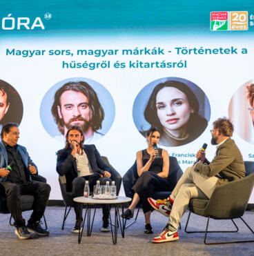 Bán Mór, a Hunyadi-regénysorozat írója, Kádár L. Gellért, a sorozat Hunyadi Jánosa, Törőcsik Franciska, Brankovics Mara megformálója, moderátor: Szűcs Gergely