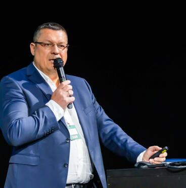 Kui János / Resolution Kft.